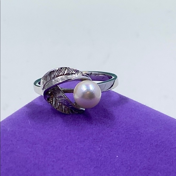 💛 Elegant Silver Pearl Leaf Ring - Picture 1 of 8